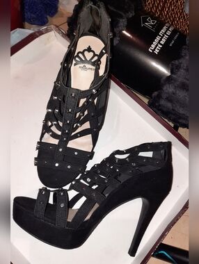 NWT FERGALICIOUS Sexy Black Gaged Studded Strappy High Heel Platform Sandals 8.5